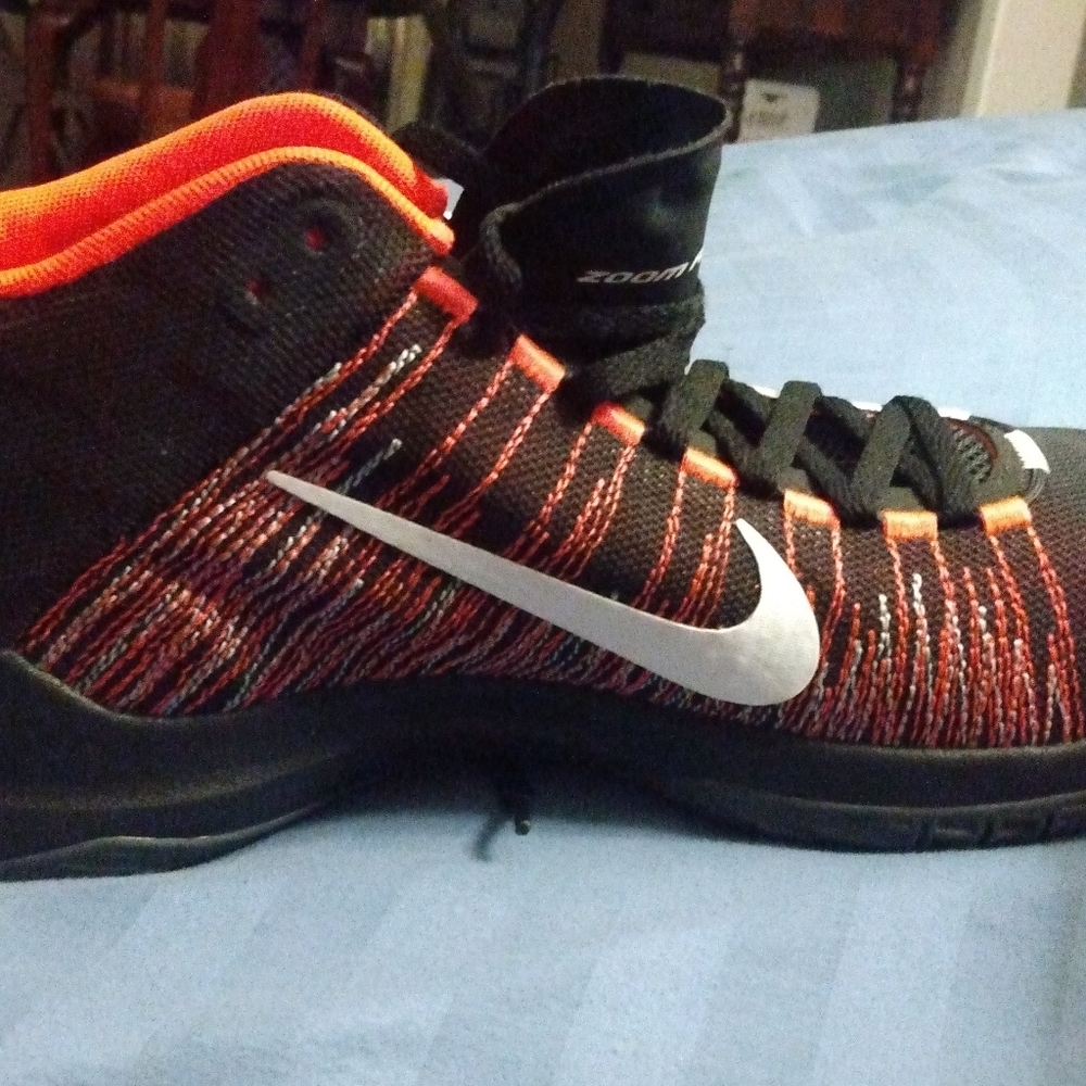 Men's size 9 Nike shoes